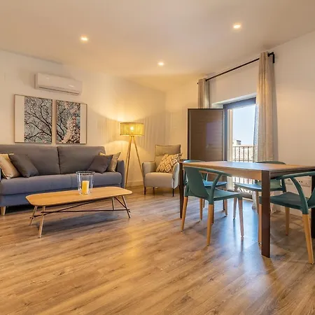 Apartamentos El Patio Plaza De Santa Clara - Con Vistas En El Casco Historico Daire Caces
